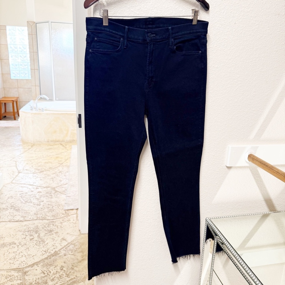 NEW MOTHER The Mid Rise Dazzler Ankle Fray Jeans Holding Hands 33 NWOT - Picture 2 of 8